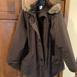 Women’s hooded machine washable winter coat. Jaclyn Smith brand. Size Large